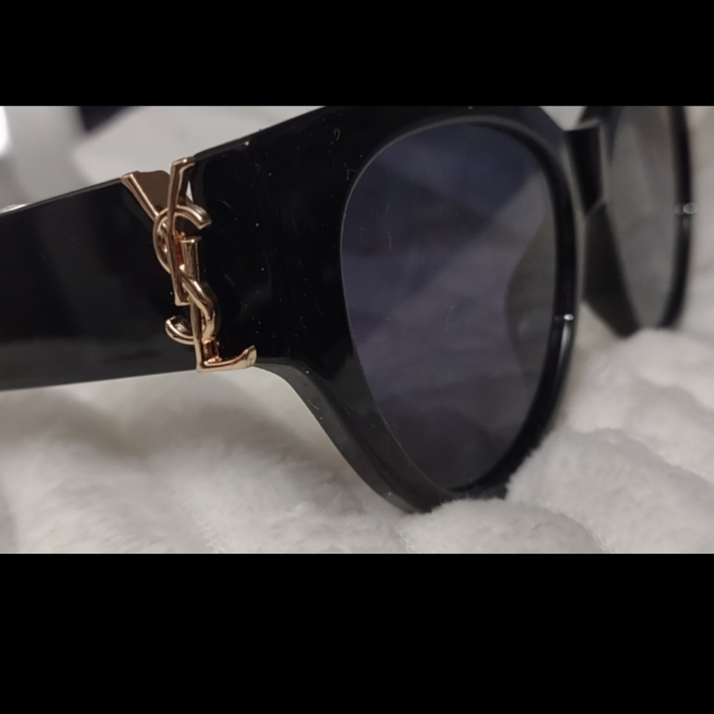 Amazing Sunglasses New Never Used Numbered Authentic